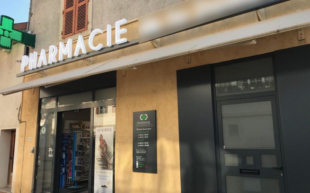 SECURISATION ANTI VOLS A L&rsquo;ETALAGE D&rsquo;UNE PHARMACIE DE L&rsquo;AIN 01